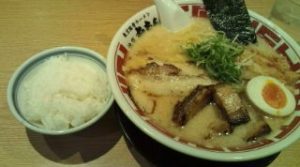 東京豚骨ラーメン(大盛)+チャーシューとライス